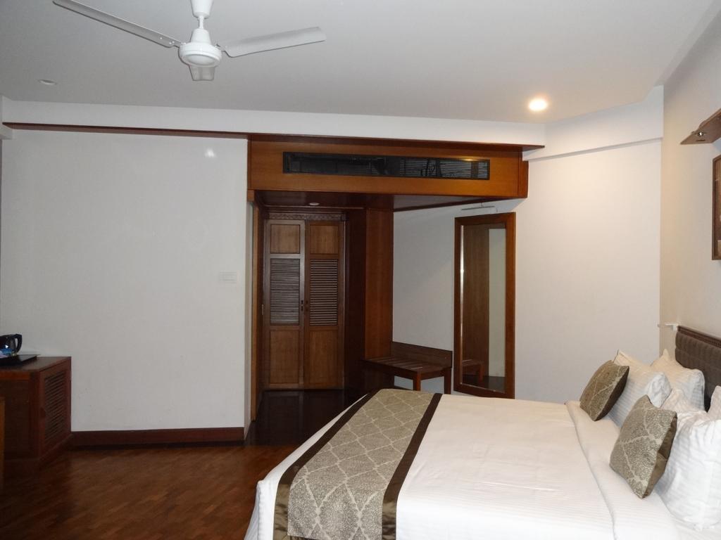 Keys Select By Lemon Tree Hotels, Malabar Gate, Calecute Exterior foto